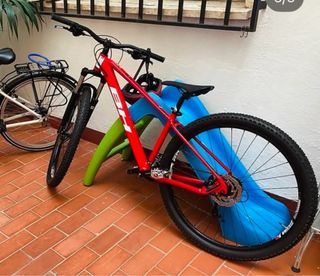 Bicicleta de montaña BH roja