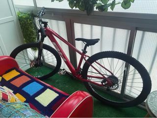 Bicicleta de montaña BH roja