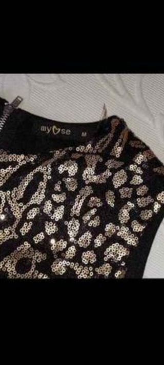 Camiseta MY Mujer Negra y Dorada T M. Lentejuelas