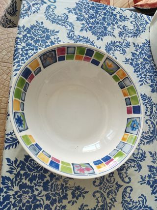 Cuencos de cerámica multicolor