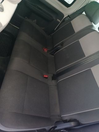 Volkswagen Caddy 2011