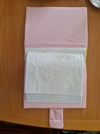 Álbum de fotos de peluche rosa. Sin marca
