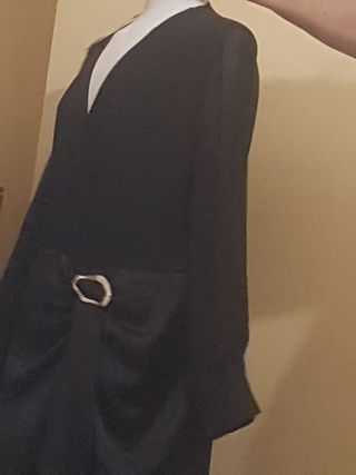 Elegante vestido de fiesta negro