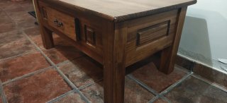 Mesa baja de salón de madera