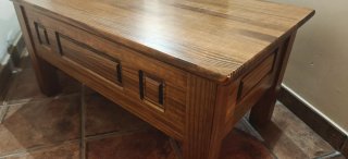 Mesa baja de salón de madera