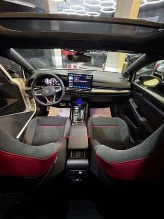 Volkswagen Golf Sport GTI 2025