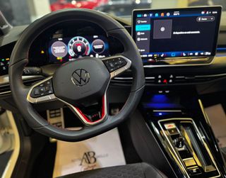 Volkswagen Golf Sport GTI 2025