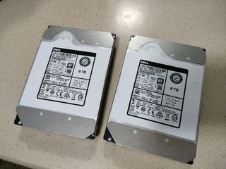 8 discos duros HGST 8TB SAS
