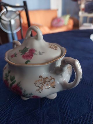 Azucarero de porcelana con rosas