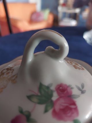 Azucarero de porcelana con rosas
