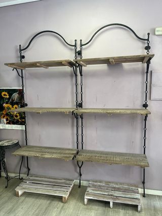Estantería de pared madera y hierro forjado