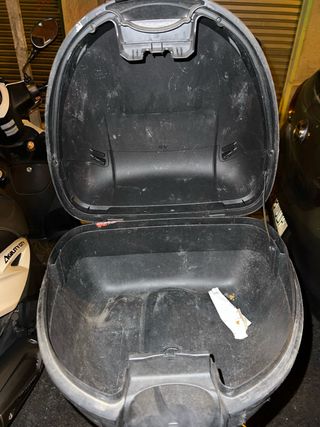 Baúl de moto para casco