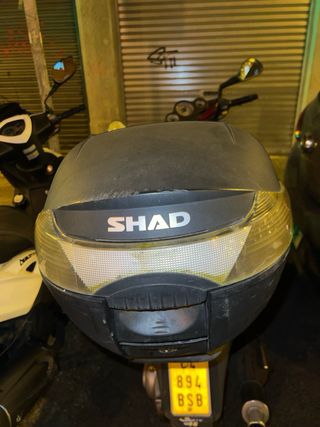 Baúl de moto para casco