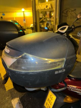 Baúl de moto para casco