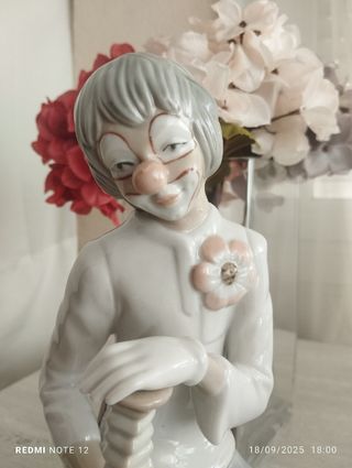 Figura de porcelana  MarcaTengra  Payaso sentado