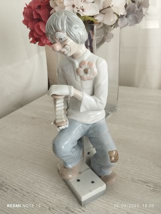 Figura de porcelana  MarcaTengra  Payaso sentado