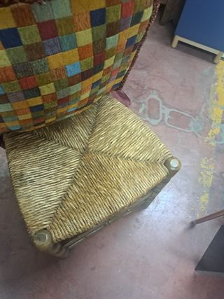 Sillas de madera antiguas con cojines