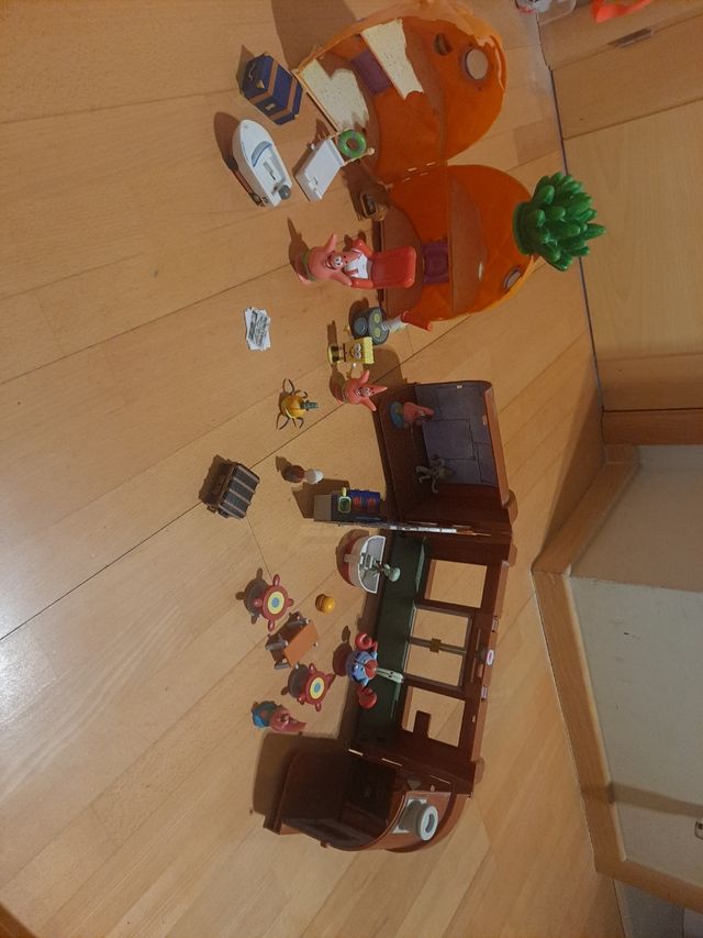 Casa Bob Esponja y figuras