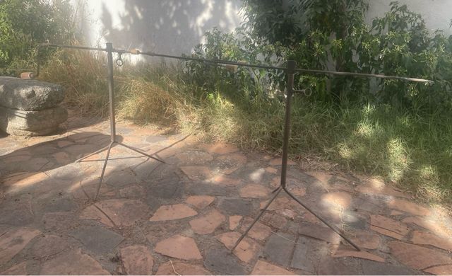 Asador de acero para cordero/cochinillo