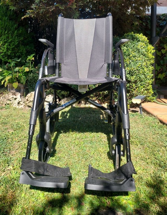 Silla de ruedas manual BREEZY ligera rueda pequeña