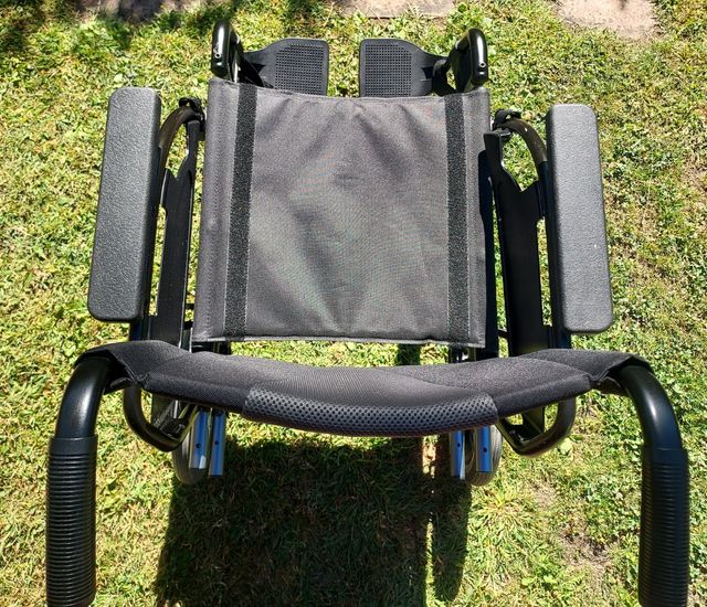 Silla de ruedas manual BREEZY ligera rueda pequeña