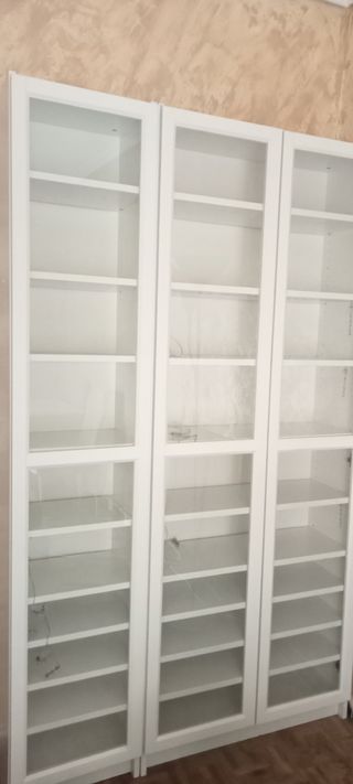 Librería Ikea Blanca con Vitrina