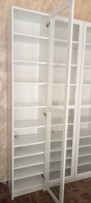 Librería Ikea Blanca con Vitrina