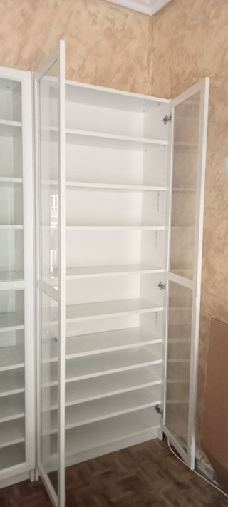 Librería Ikea Blanca con Vitrina