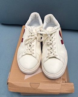 Zapatillas Veja Blancas y Rojas