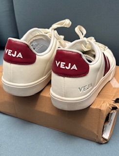 Zapatillas Veja Blancas y Rojas
