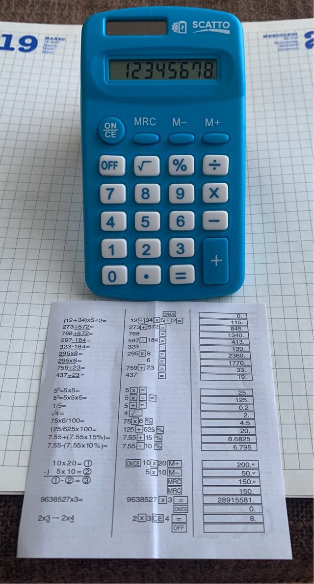Calcolatrice tascabile solare/batteria.