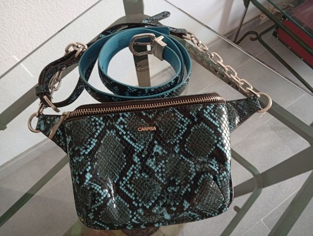 Riñonera y cinturón efecto piel serpiente