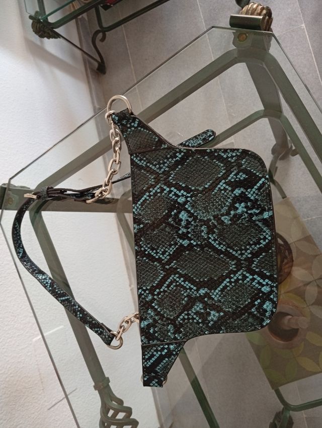 Riñonera y cinturón efecto piel serpiente