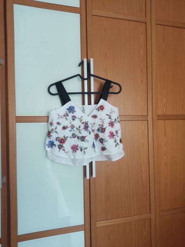 Top blanco bordado floral