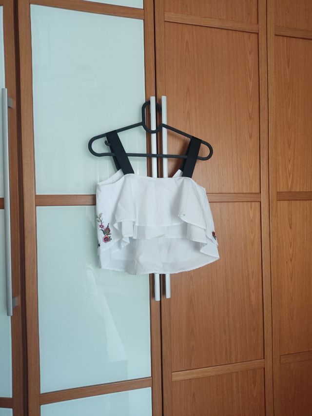 Top blanco bordado floral