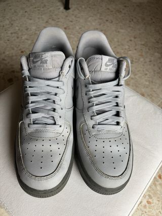 Zapatilla Nike Air Force 1 '07 Gris