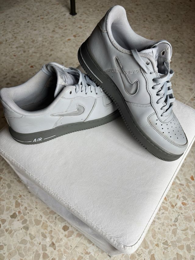 Zapatilla Nike Air Force 1 '07 Gris