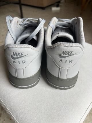 Zapatilla Nike Air Force 1 '07 Gris