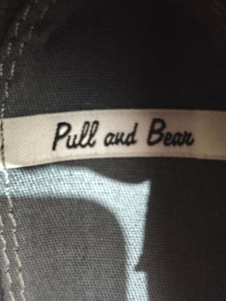 Zapatos de tacón bajo grises