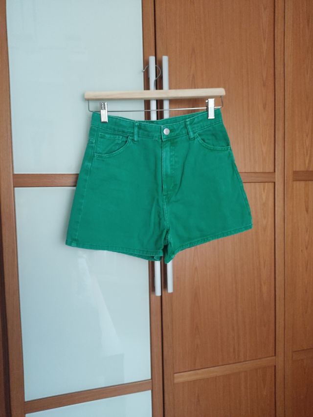 Pantalón corto verde talla 13-14 años