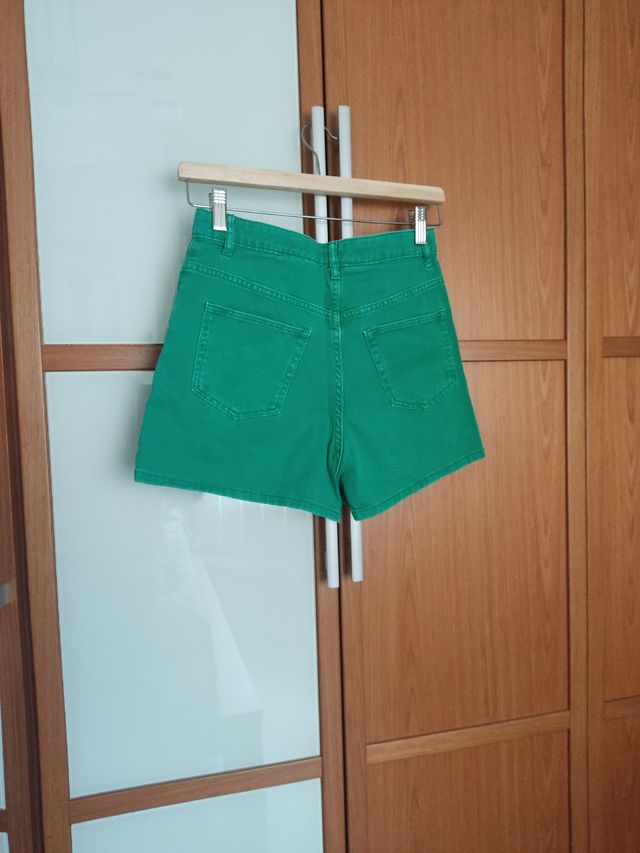 Pantalón corto verde talla 13-14 años