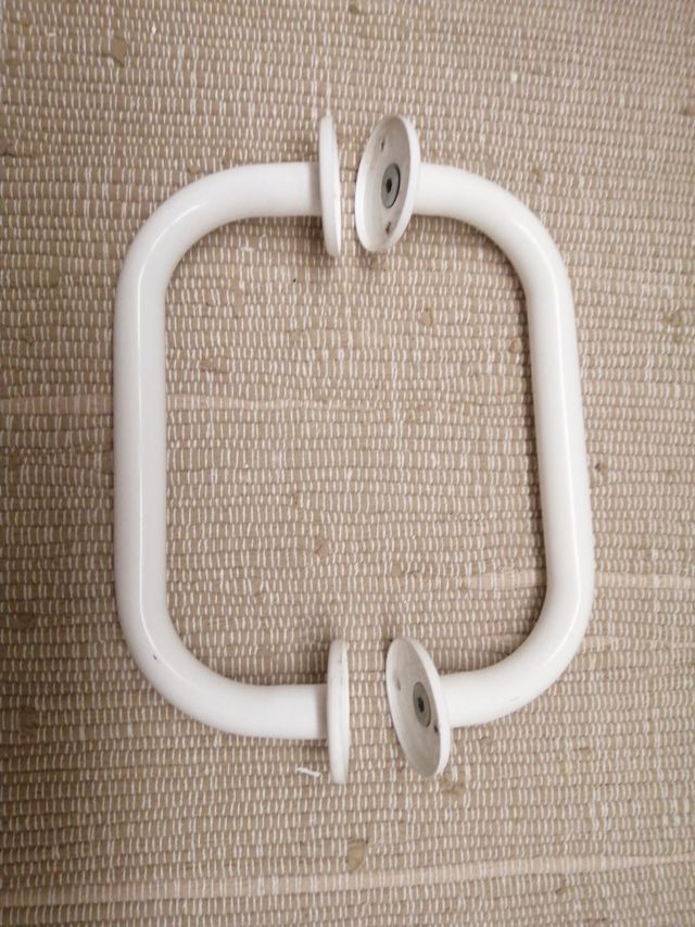 2 Tiradores de Baño Metálicos Blancos