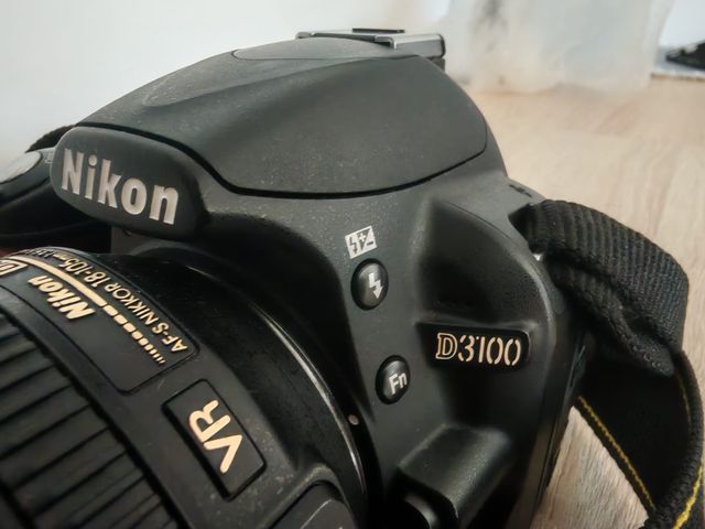 Cámara Nikon D3100 + Objetivo 18-105mm VR + Mochil