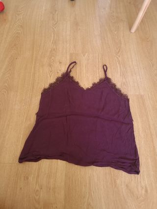 Blusa de tirantes con encaje color vino