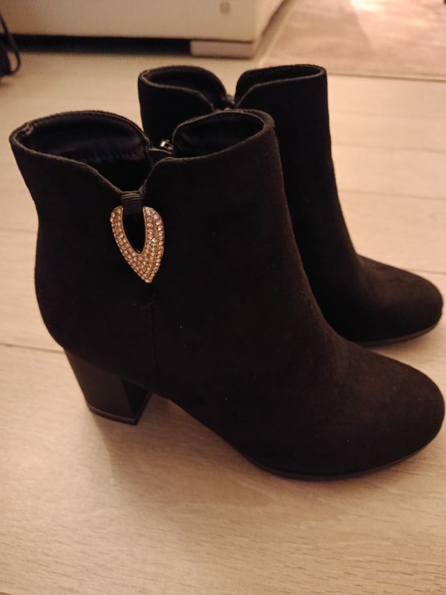 Stivaletti scamosciati Pittarello neri