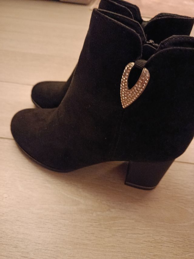 Stivaletti scamosciati Pittarello neri