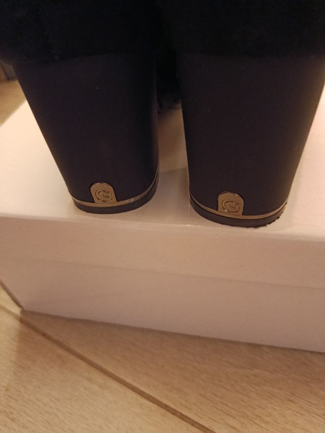 Stivaletti scamosciati Pittarello neri