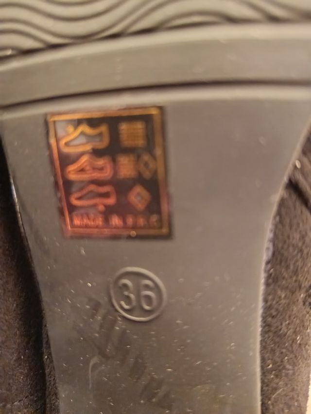 Stivaletti scamosciati Pittarello neri