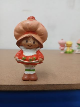 Lote Figuras PVC Tarta de Fresa 1982