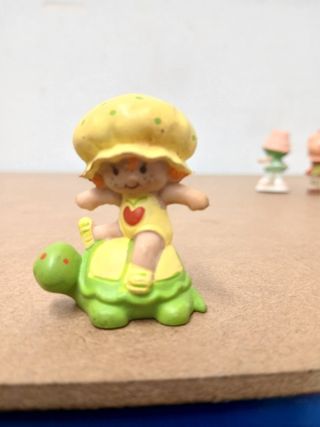 Lote Figuras PVC Tarta de Fresa 1982